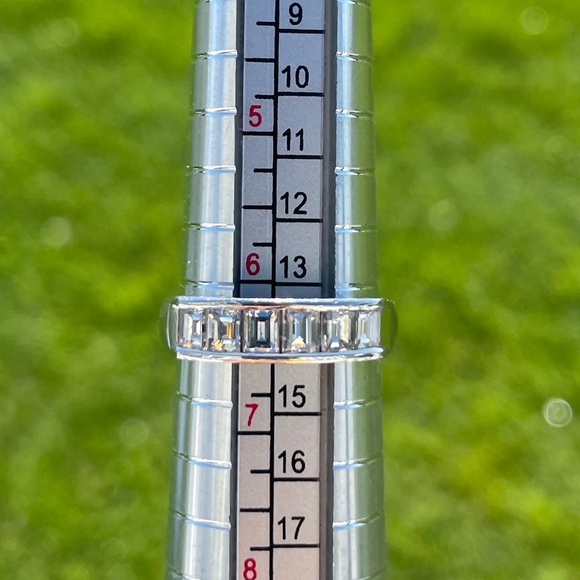 1.01 ctw Diamond Platinum Ring in Size 6.25+ Excellent Conditon - Picture 7 of 14